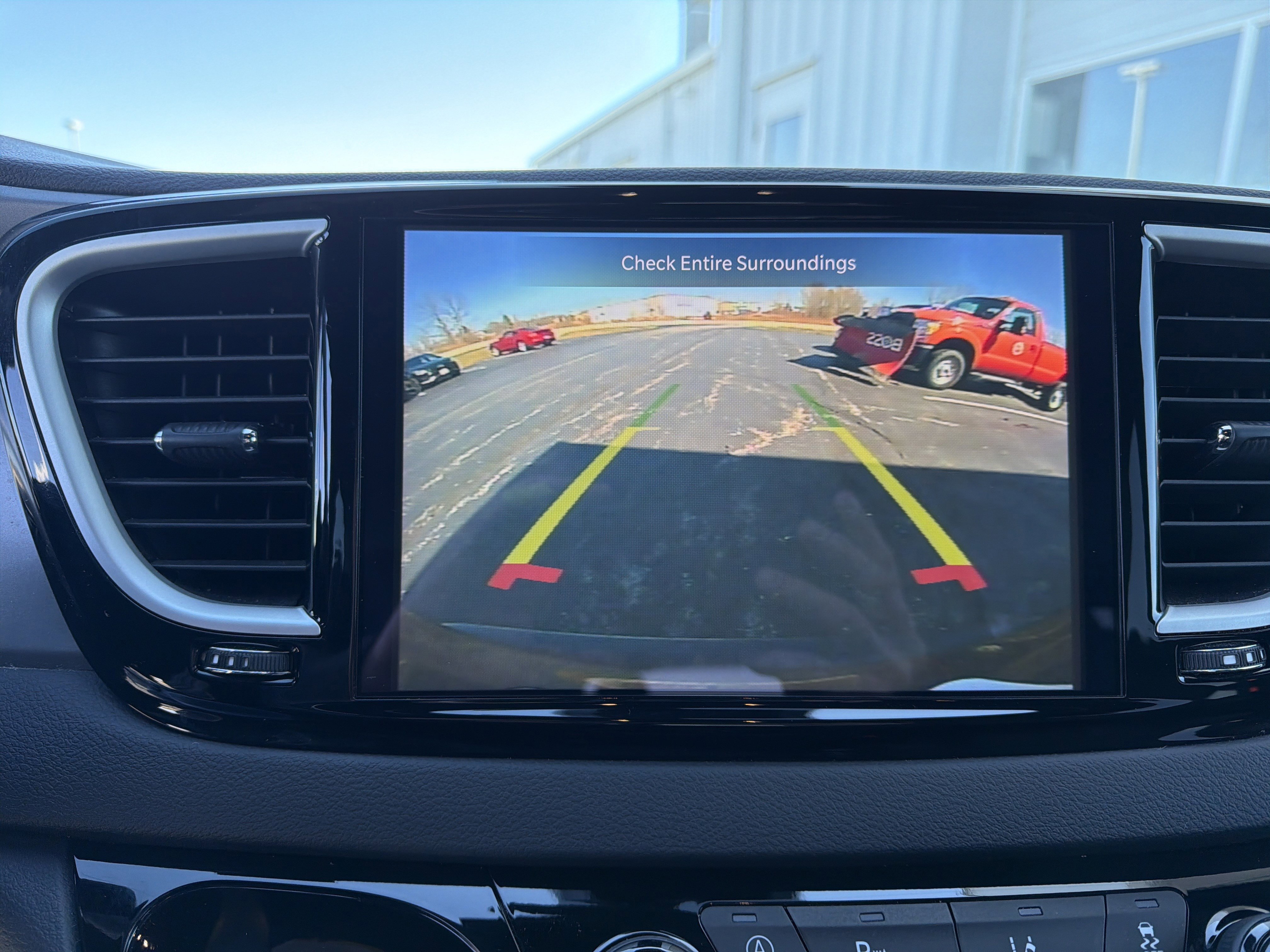 Used 2025 Chrysler Pacifica Select image 45