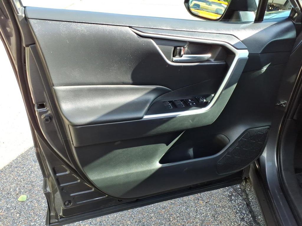 Used 2023 Toyota RAV4 XLE AWD/4WD image 16