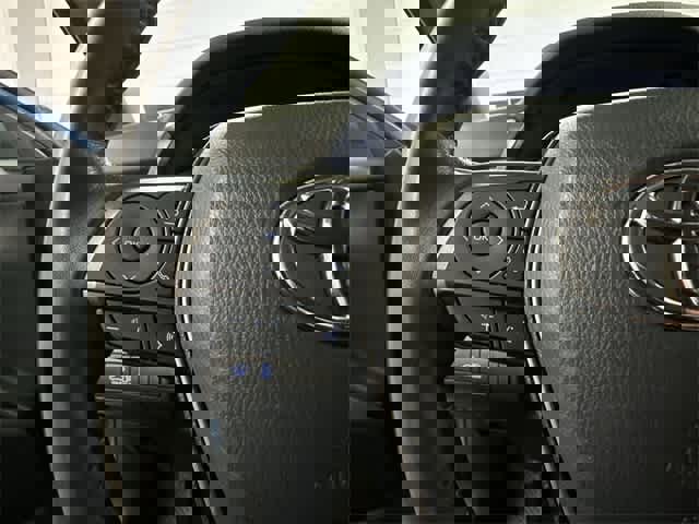 Used 2023 Toyota Camry SE image 8