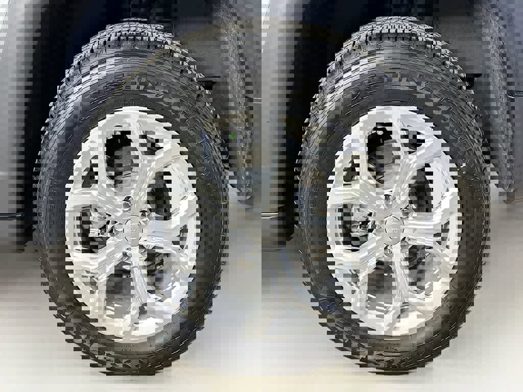 Used 2024 Jeep Compass Latitude image 8