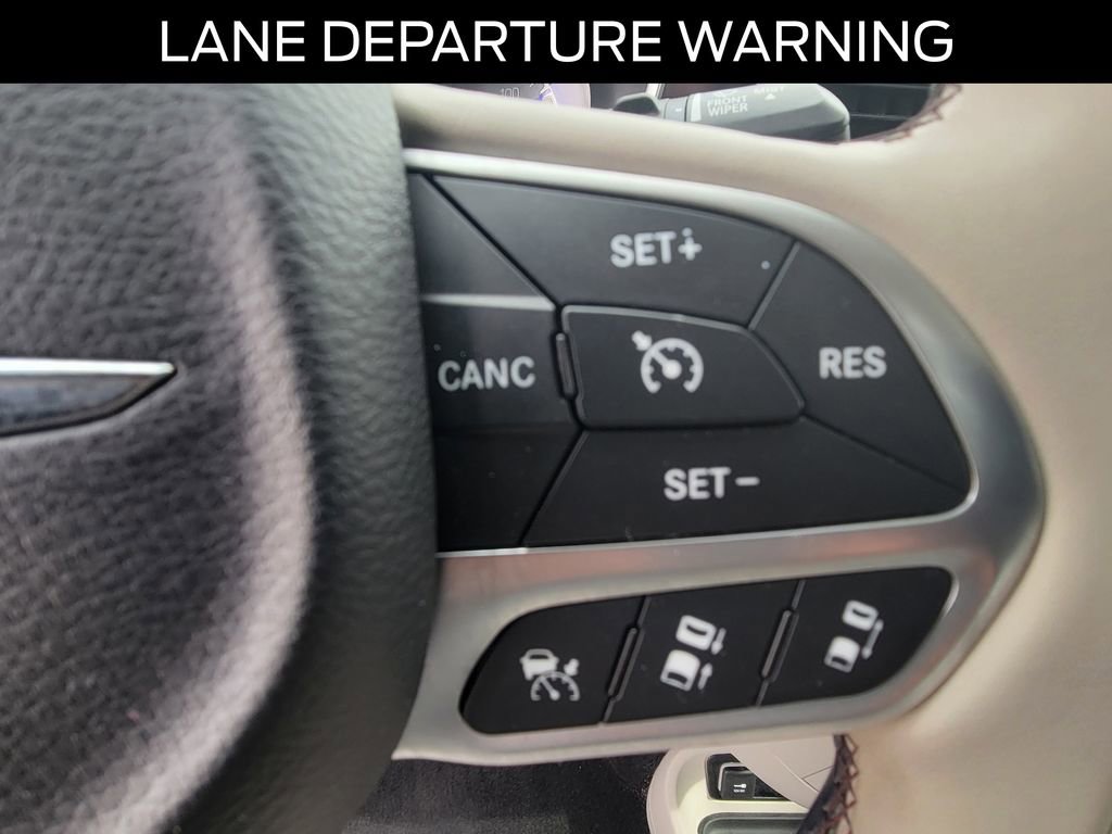 Used 2017 Chrysler Pacifica Limited image 20