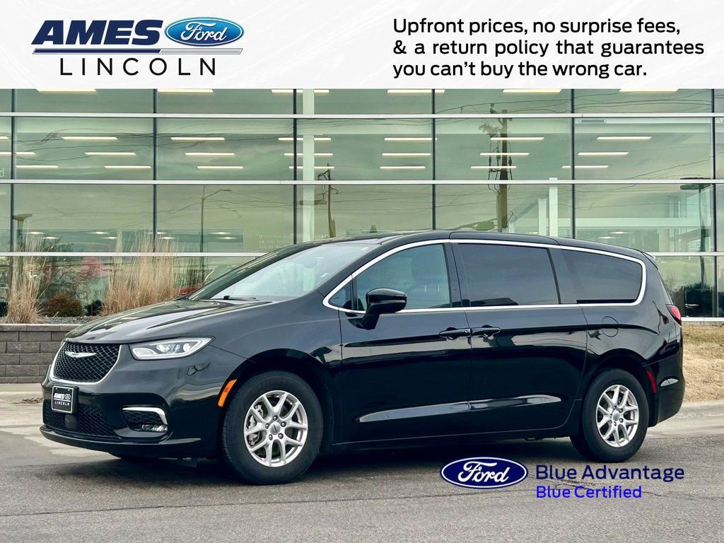 Used 2025 Chrysler Pacifica Select image 6