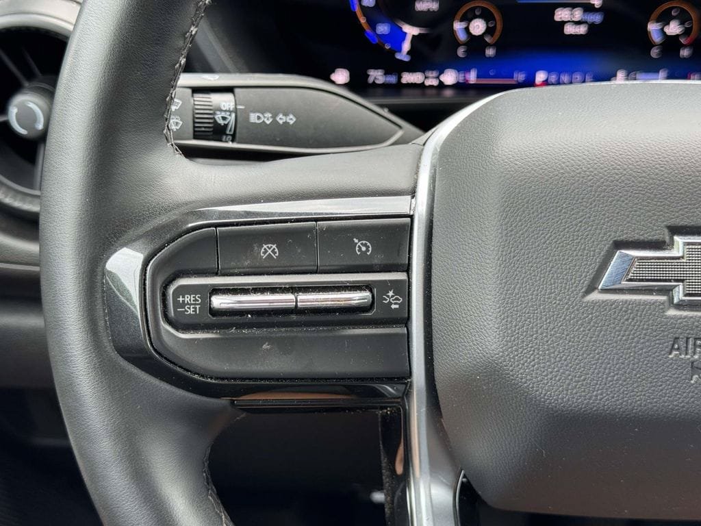 Used 2025 Chevrolet Colorado Trail Boss AWD/4WD image 12