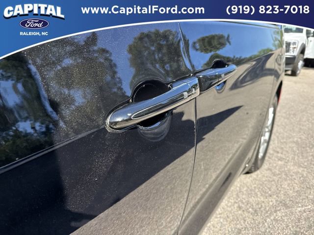 Used 2024 Chrysler Pacifica Touring-L image 13