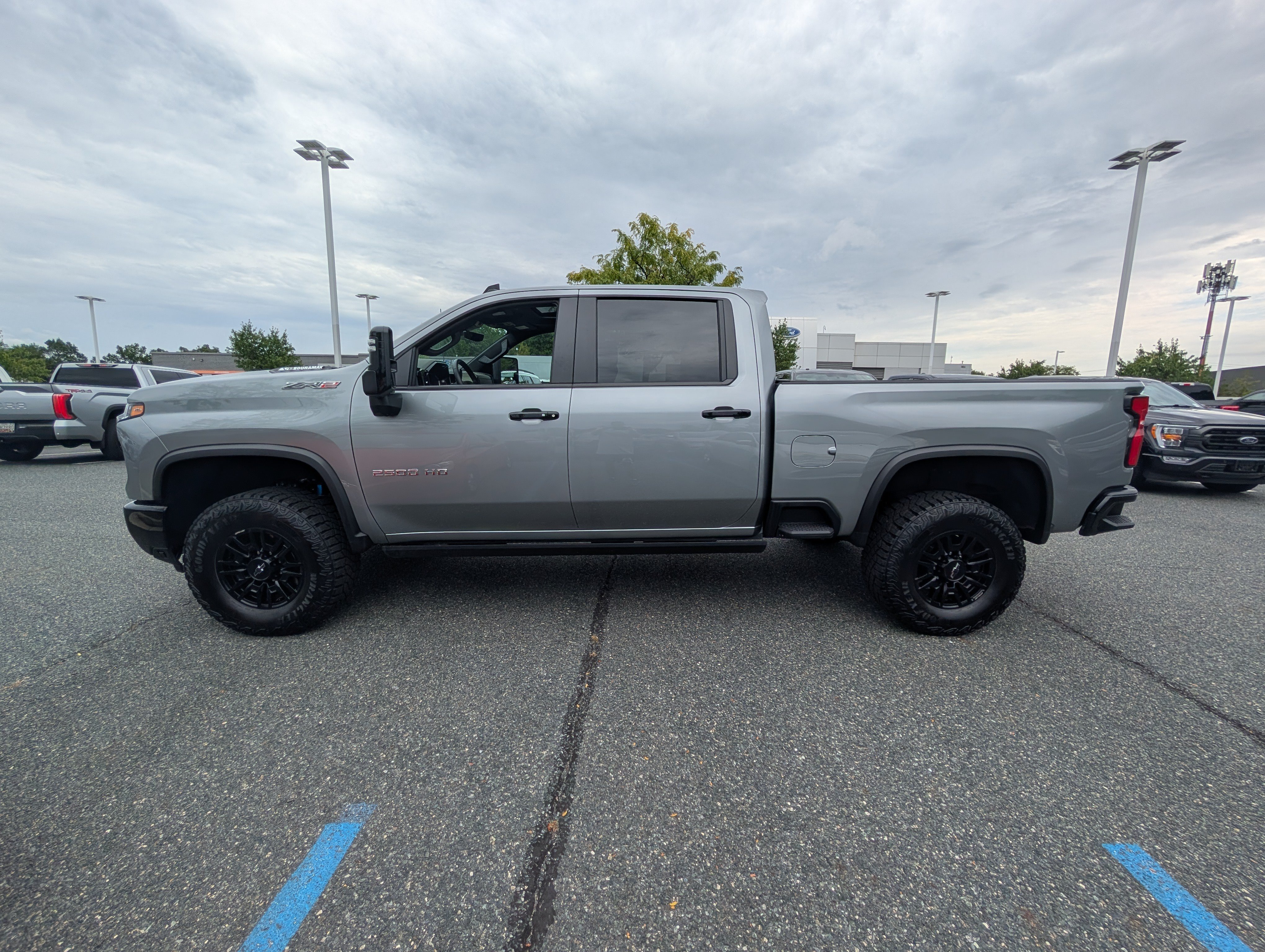 Used 2026 Chevrolet Silverado 2500 ZR2 AWD/4WD image 7