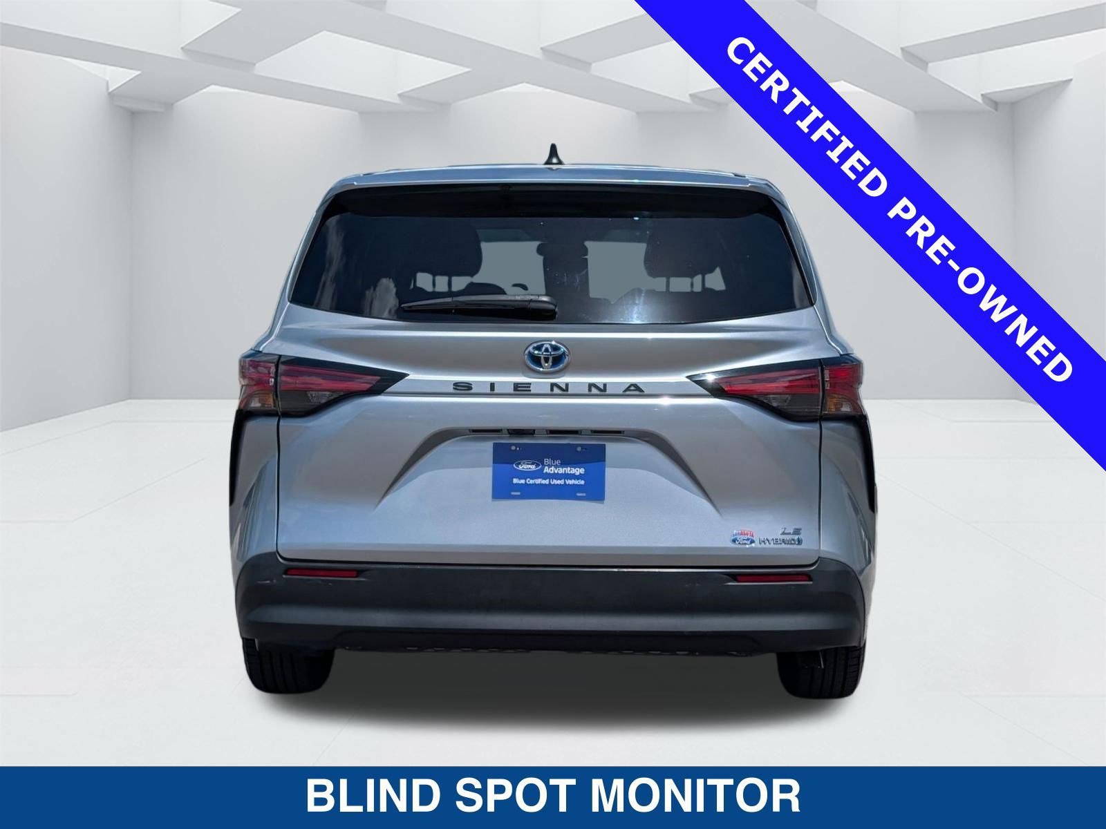 Used 2022 Toyota Sienna LE image 4