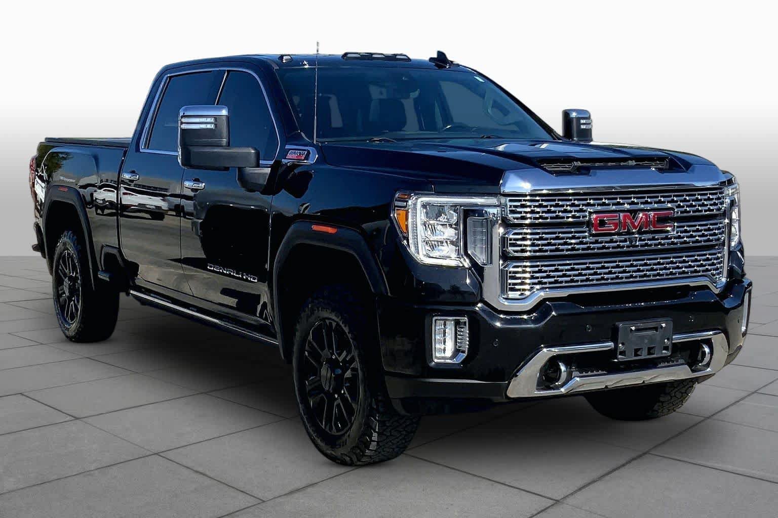 Used 2022 GMC Sierra 2500 Denali w/ Denali Black Diamond Edition AWD/4WD image 3