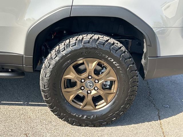 Used 2024 Lexus GX 550 AWD/4WD image 12