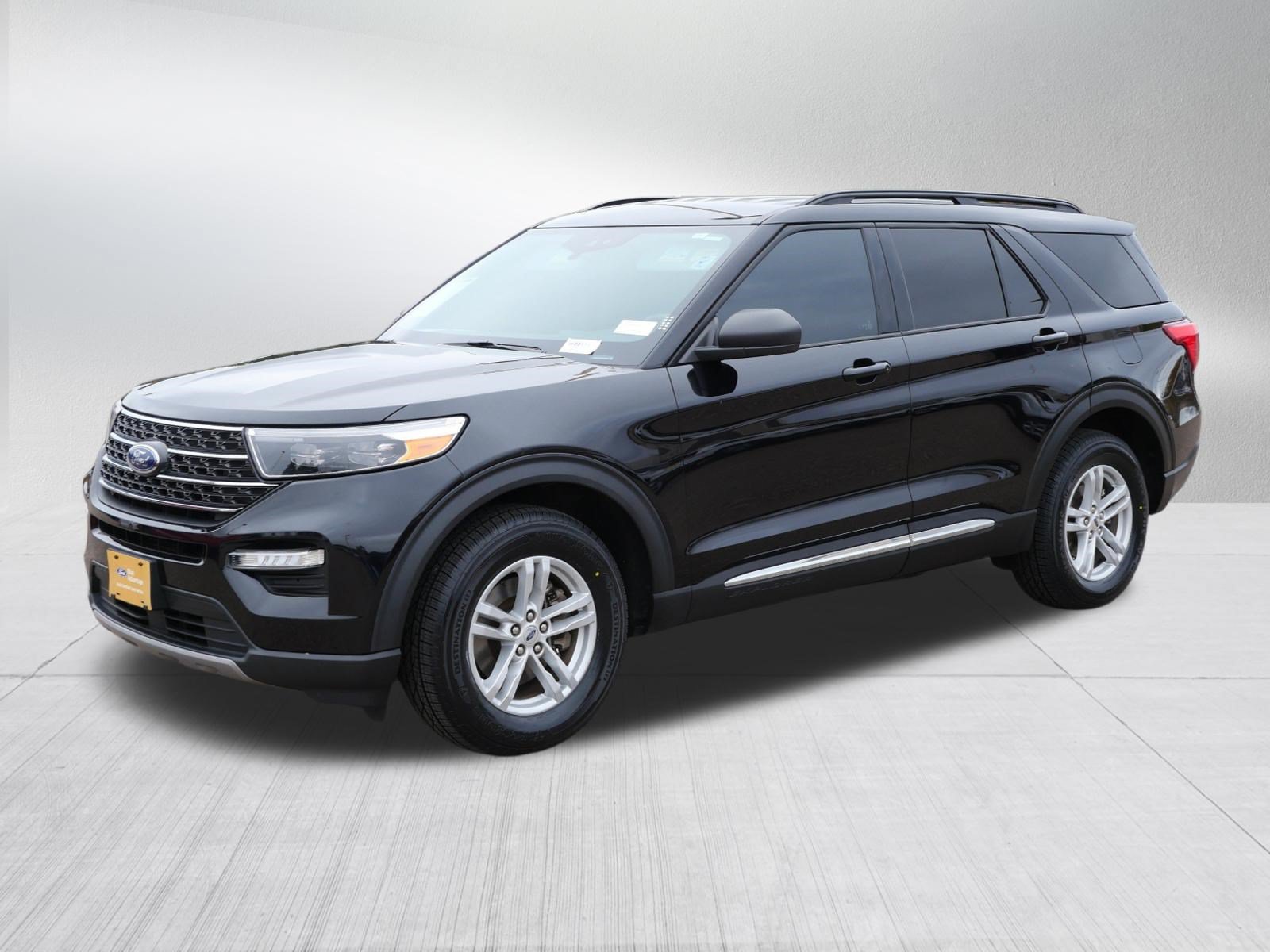 Certified 2022 Ford Explorer XLT w/ Equipment Group 202A AWD/4WD image 3