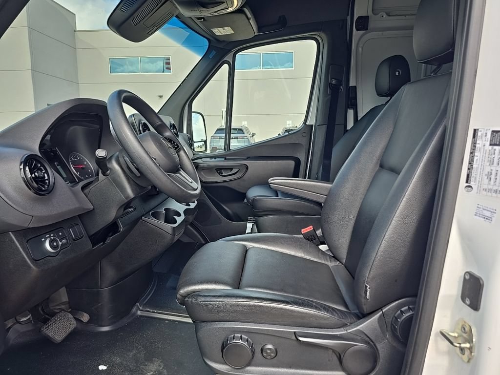 Used 2024 Mercedes-Benz Sprinter 2500 image 21