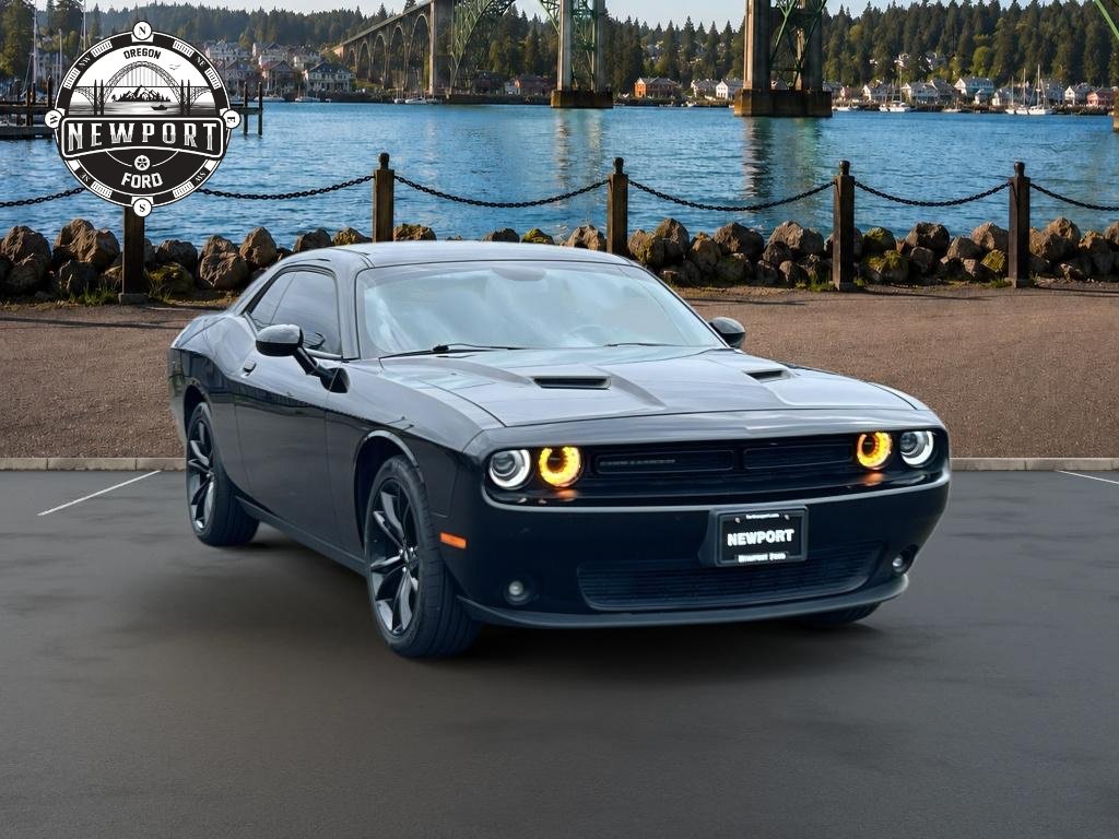 Used 2018 Dodge Challenger SXT w/ Blacktop Package RWD image 1