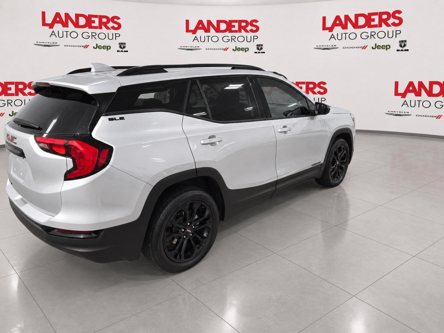 Used 2021 GMC Terrain SLE w/ Driver Convenience Package FWD image 5