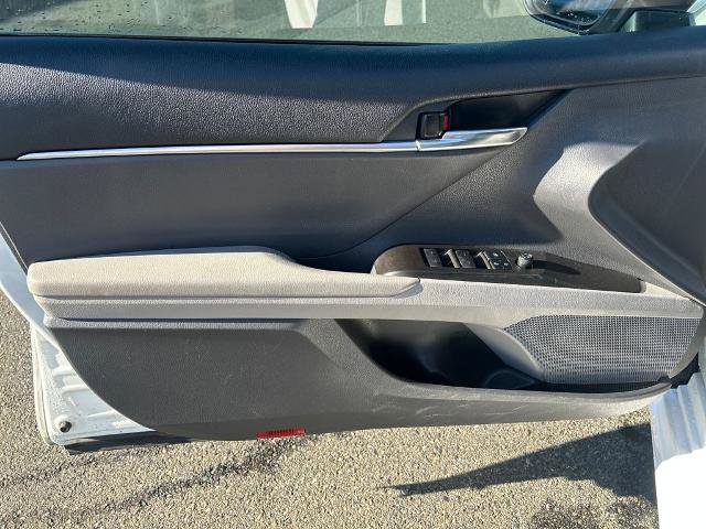 Used 2021 Toyota Camry SE w/ Cold Weather Package image 16