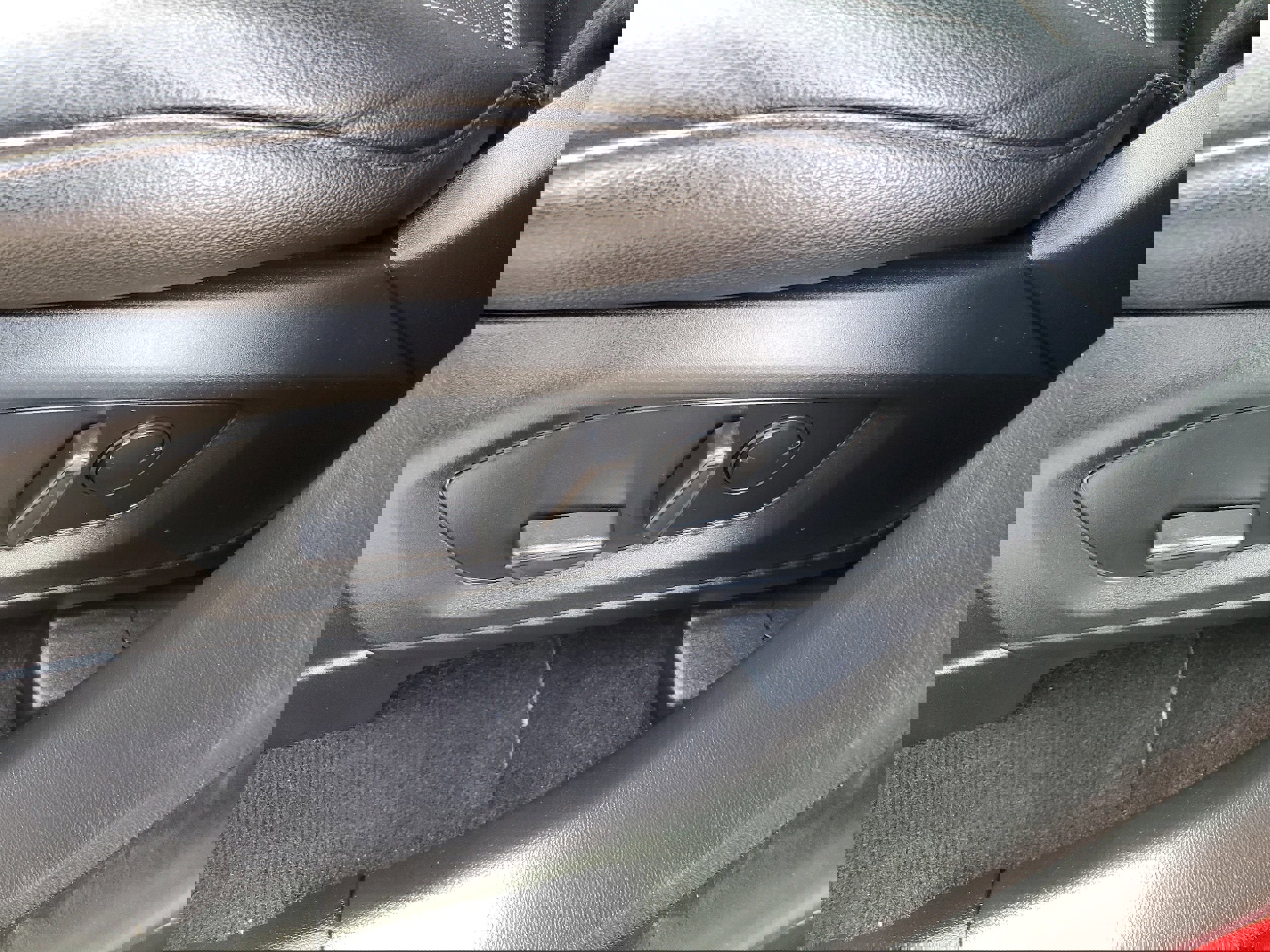 Certified 2022 Ford Explorer Limited w/ Hybrid Equipment Group 310A image 20