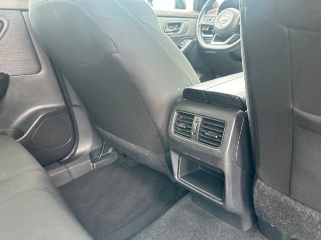 Used 2023 Nissan Rogue S FWD image 11