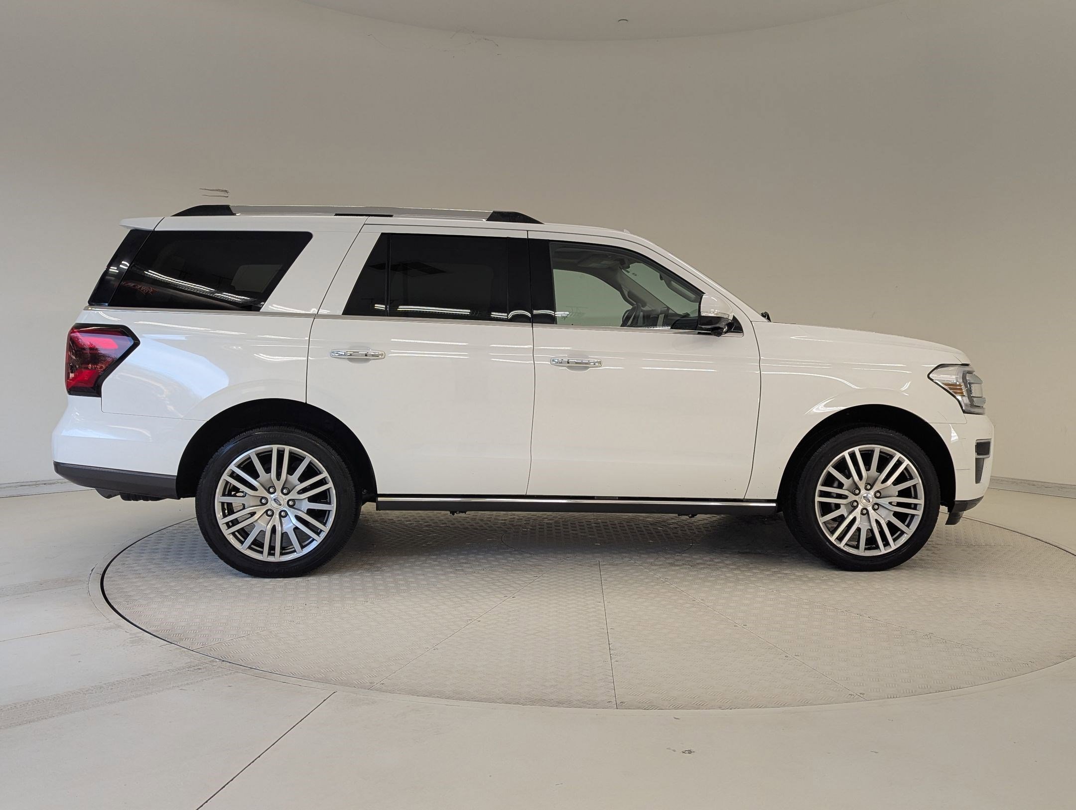 Certified 2023 Ford Expedition Limited image 8