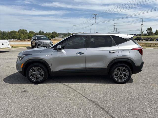 Used 2024 Kia Seltos LX AWD/4WD image 8