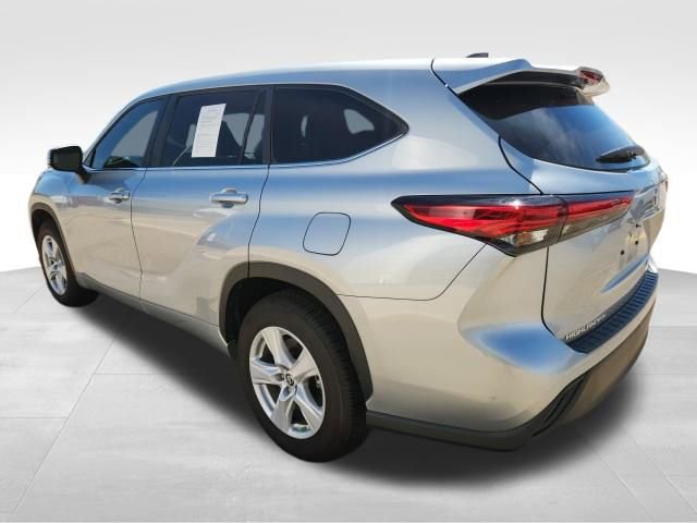 Used 2023 Toyota Highlander L image 3