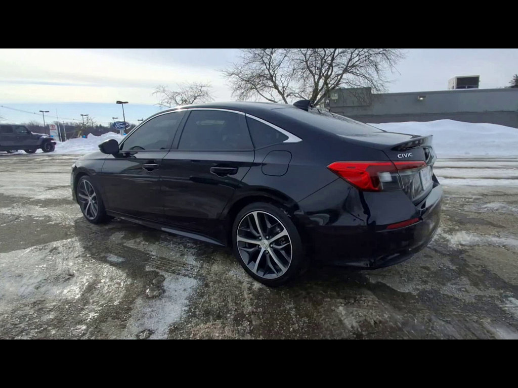 Used 2023 Honda Civic Touring image 3
