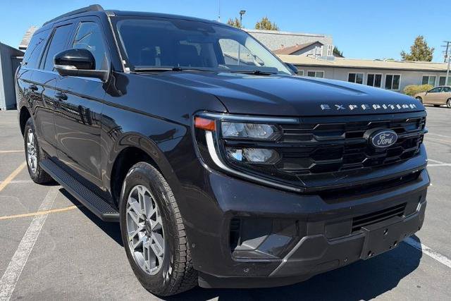 Certified 2025 Ford Expedition Active AWD/4WD image 3