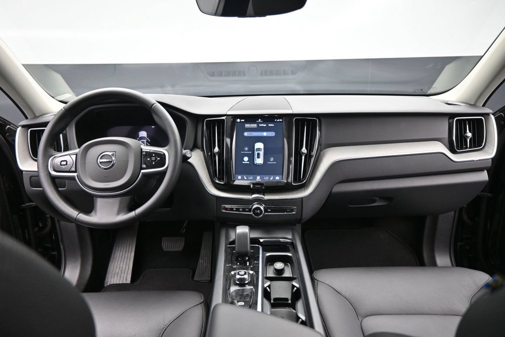 Used 2025 Volvo XC60 B5 Plus AWD/4WD image 20