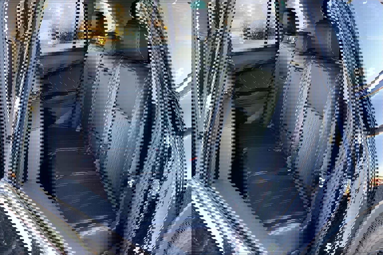 Used 2024 Volkswagen Tiguan SE image 18