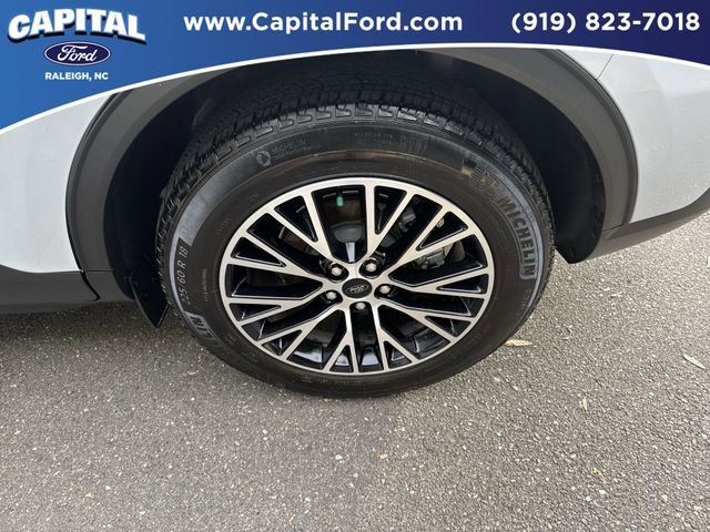 Certified 2025 Ford Escape SE w/ PHEV Premium Package image 13