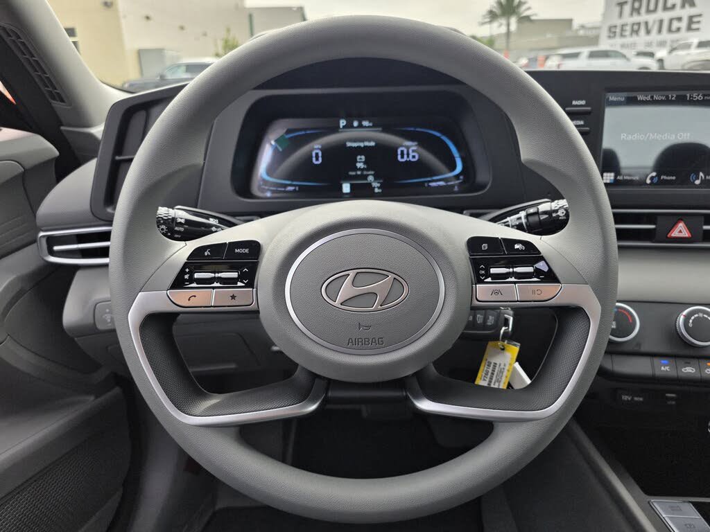 Used 2026 Hyundai Elantra SE FWD image 24