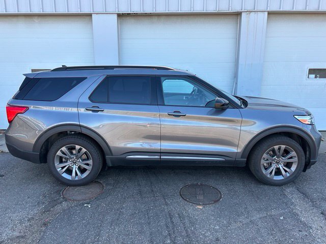 Certified 2022 Ford Explorer XLT w/ Equipment Group 202A AWD/4WD image 6