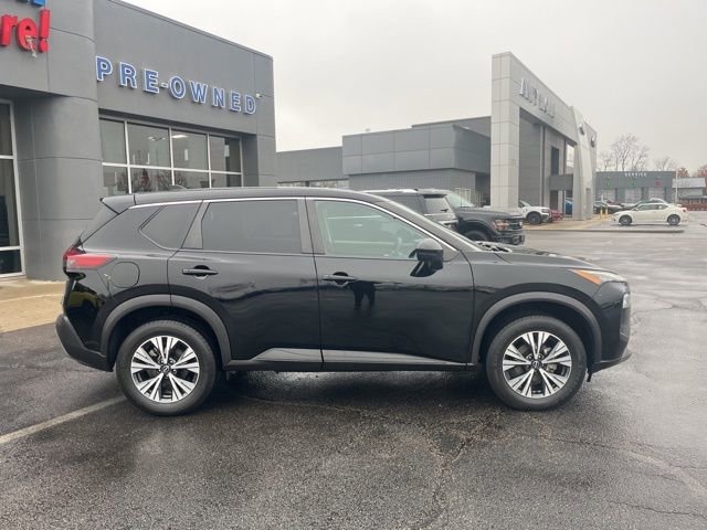 Used 2022 Nissan Rogue SV image 4