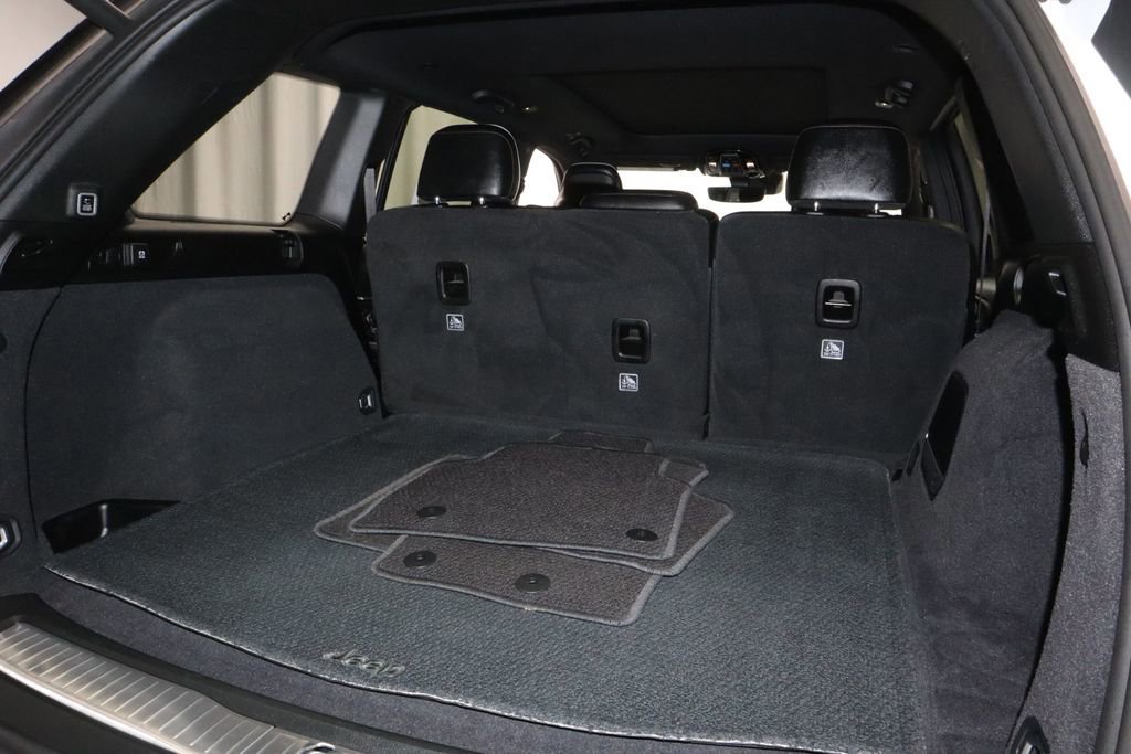 Used 2023 Jeep Grand Cherokee Summit image 17