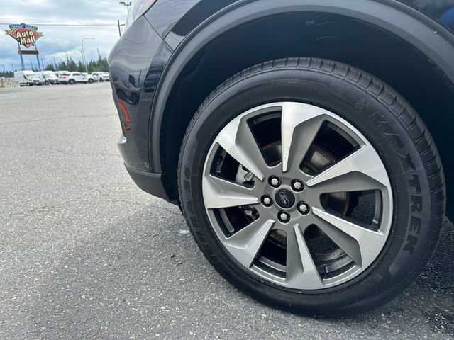 Certified 2025 Ford Escape Platinum AWD/4WD image 27
