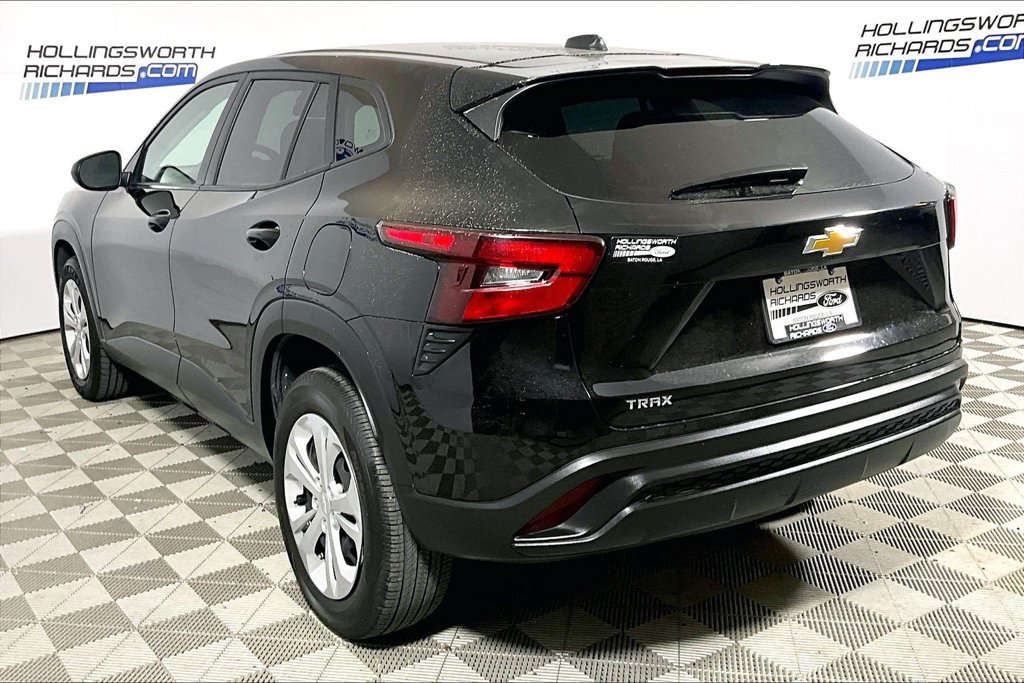 Used 2025 Chevrolet Trax LS FWD image 8