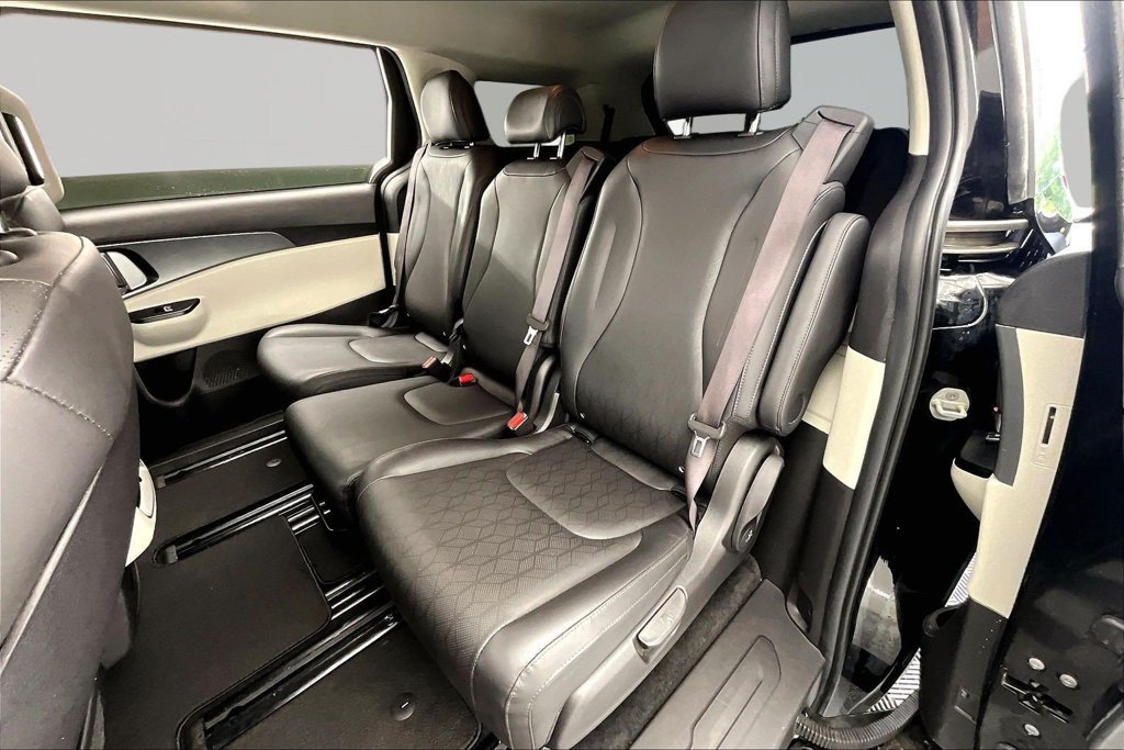 Used 2023 Kia Carnival LX FWD image 26