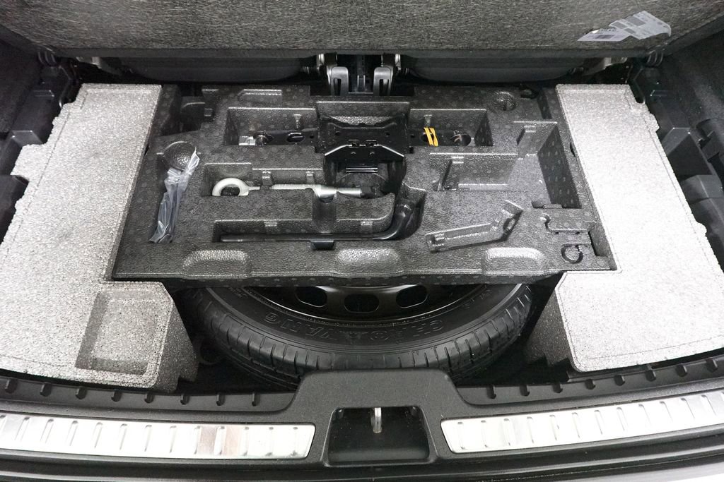 Used 2023 Volvo XC90 B6 Plus image 29