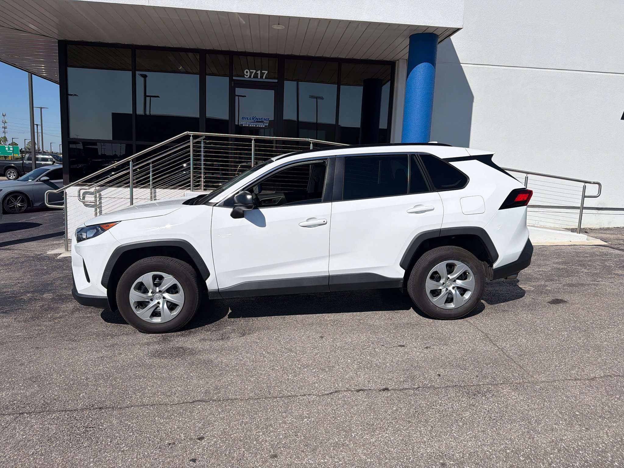 Used 2021 Toyota RAV4 LE FWD image 2