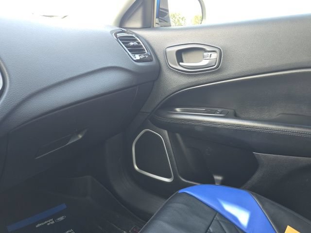 Used 2019 Jeep Compass Latitude FWD image 15