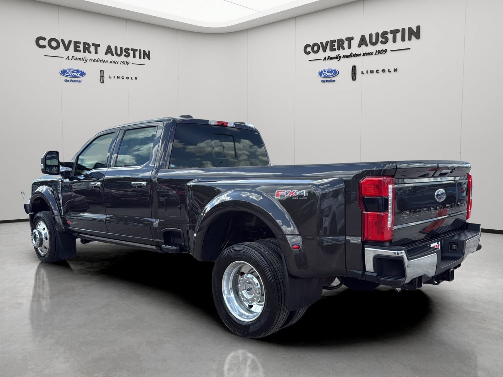Certified 2024 Ford F450 Lariat w/ Lariat Ultimate Package AWD/4WD image 4