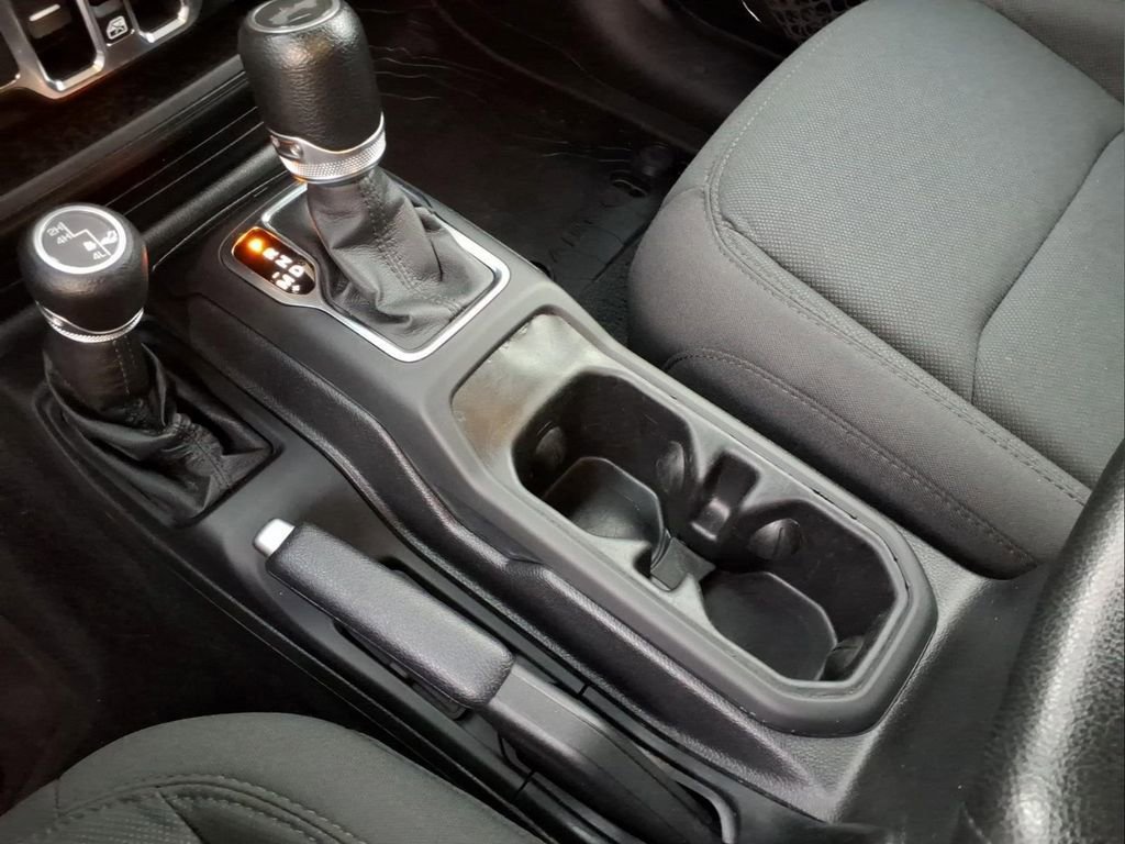 Used 2021 Jeep Wrangler Unlimited Sport AWD/4WD image 13