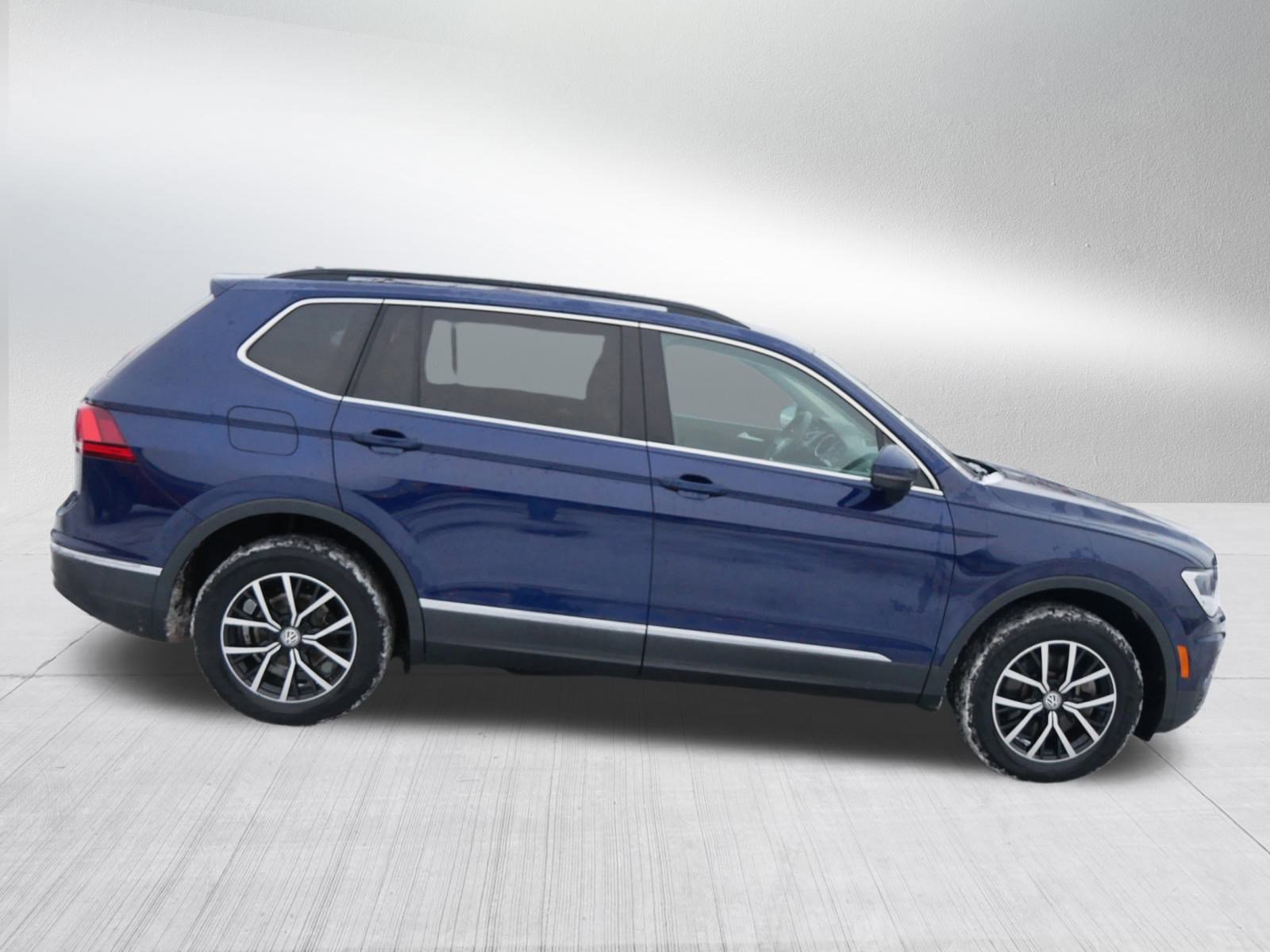 Used 2021 Volkswagen Tiguan SE w/ Panoramic Sunroof Package image 6