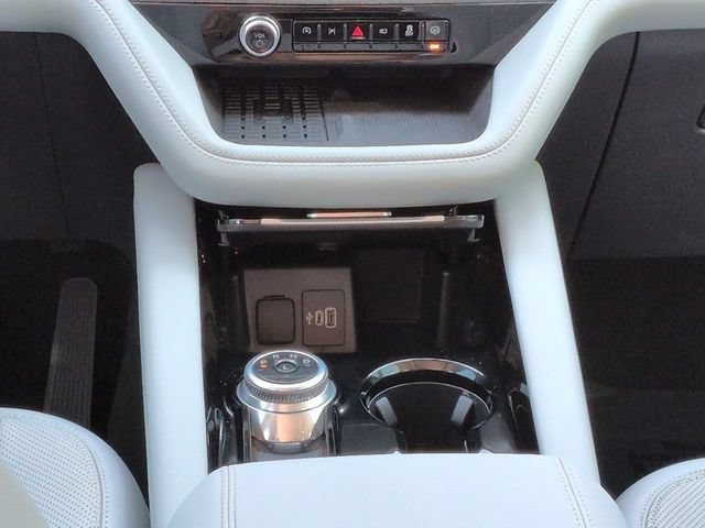 Certified 2025 Ford Explorer Platinum w/ Ultimate Package AWD/4WD image 19