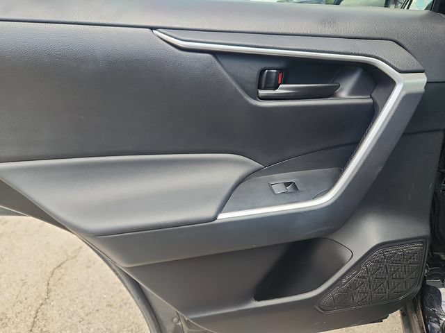 Used 2023 Toyota RAV4 LE AWD/4WD image 26
