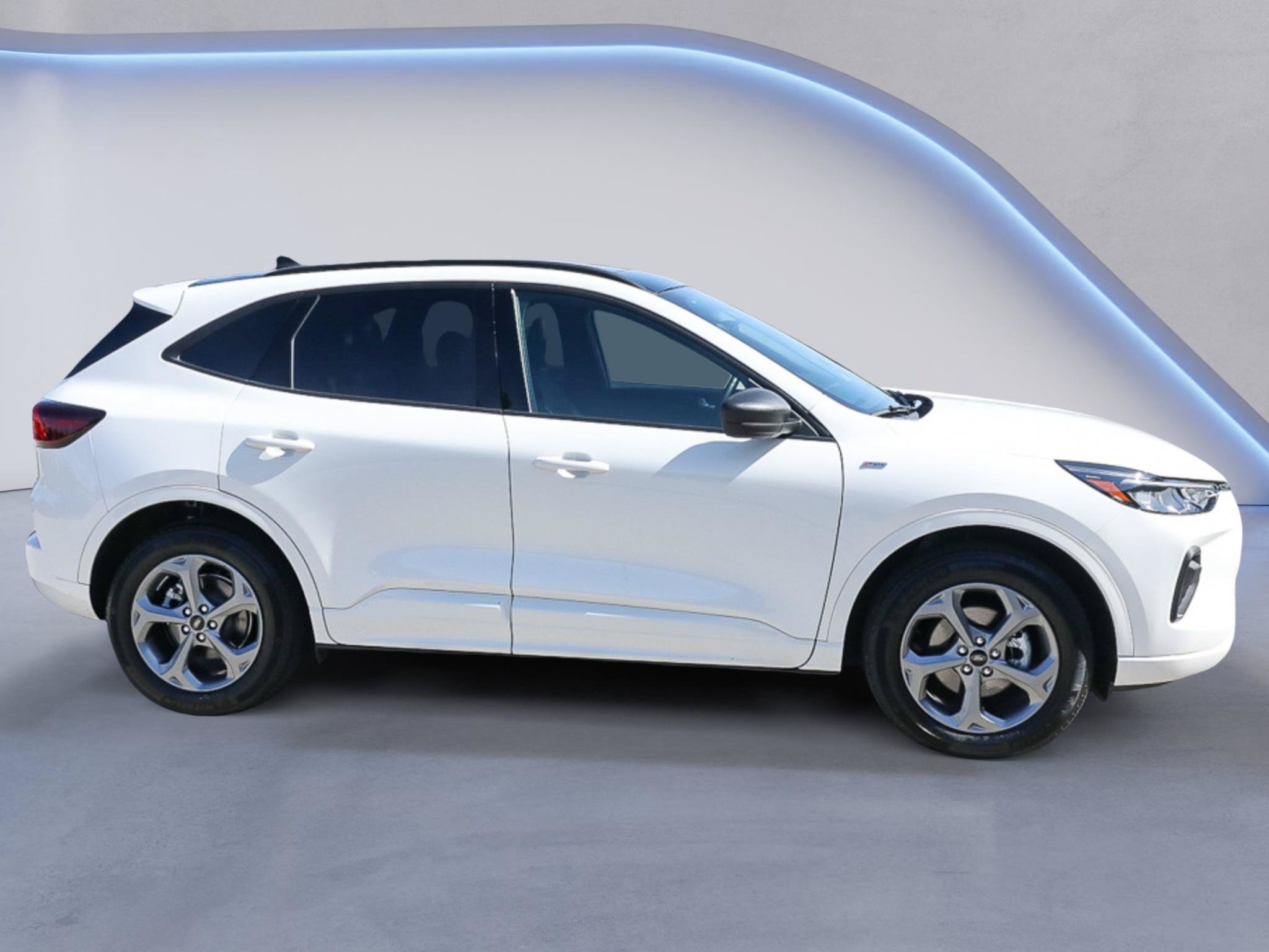 Certified 2024 Ford Escape ST-Line w/ Tech Pack #1 AWD/4WD image 9