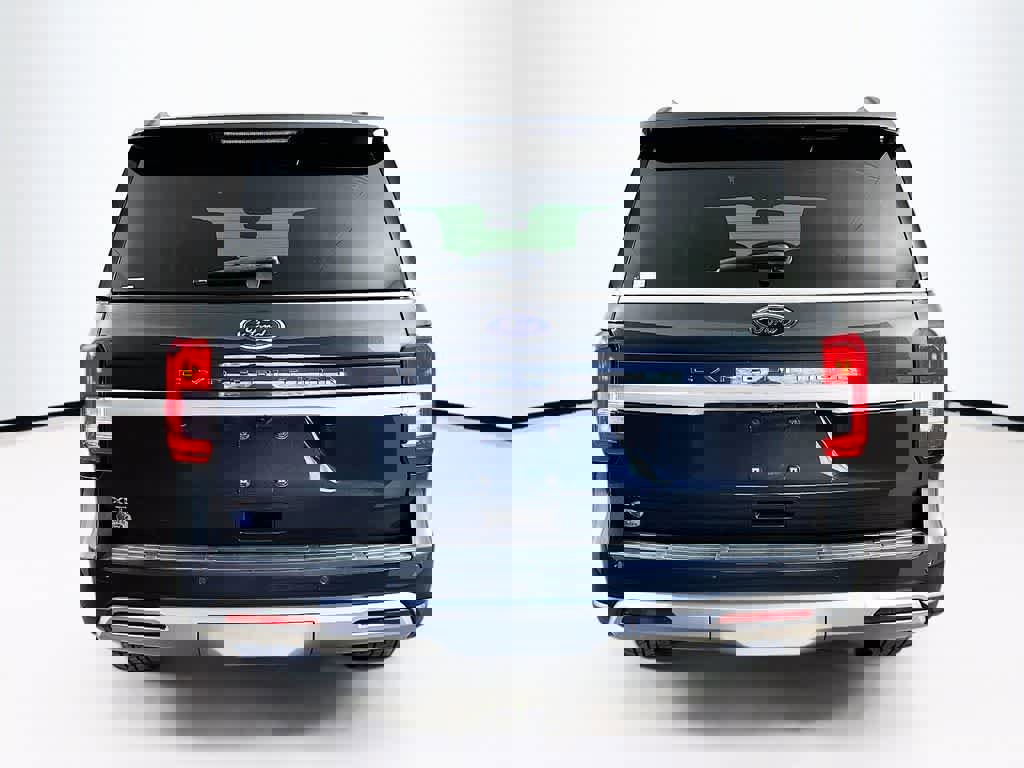 Certified 2022 Ford Expedition XLT image 4