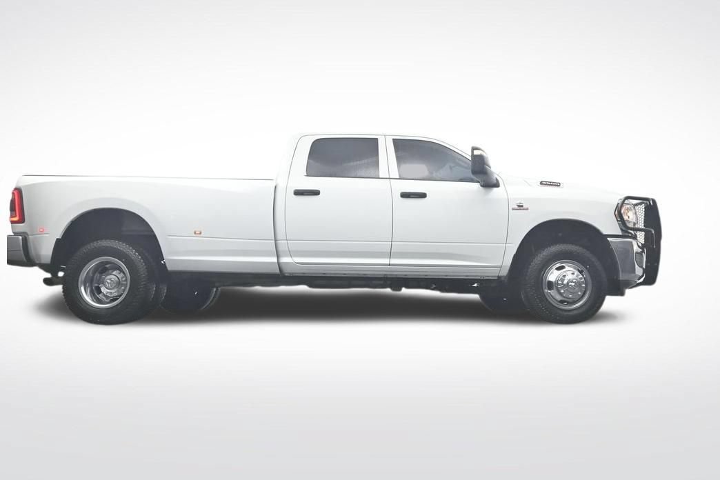 Used 2024 RAM 3500 Tradesman w/ Chrome Appearance Group AWD/4WD image 40