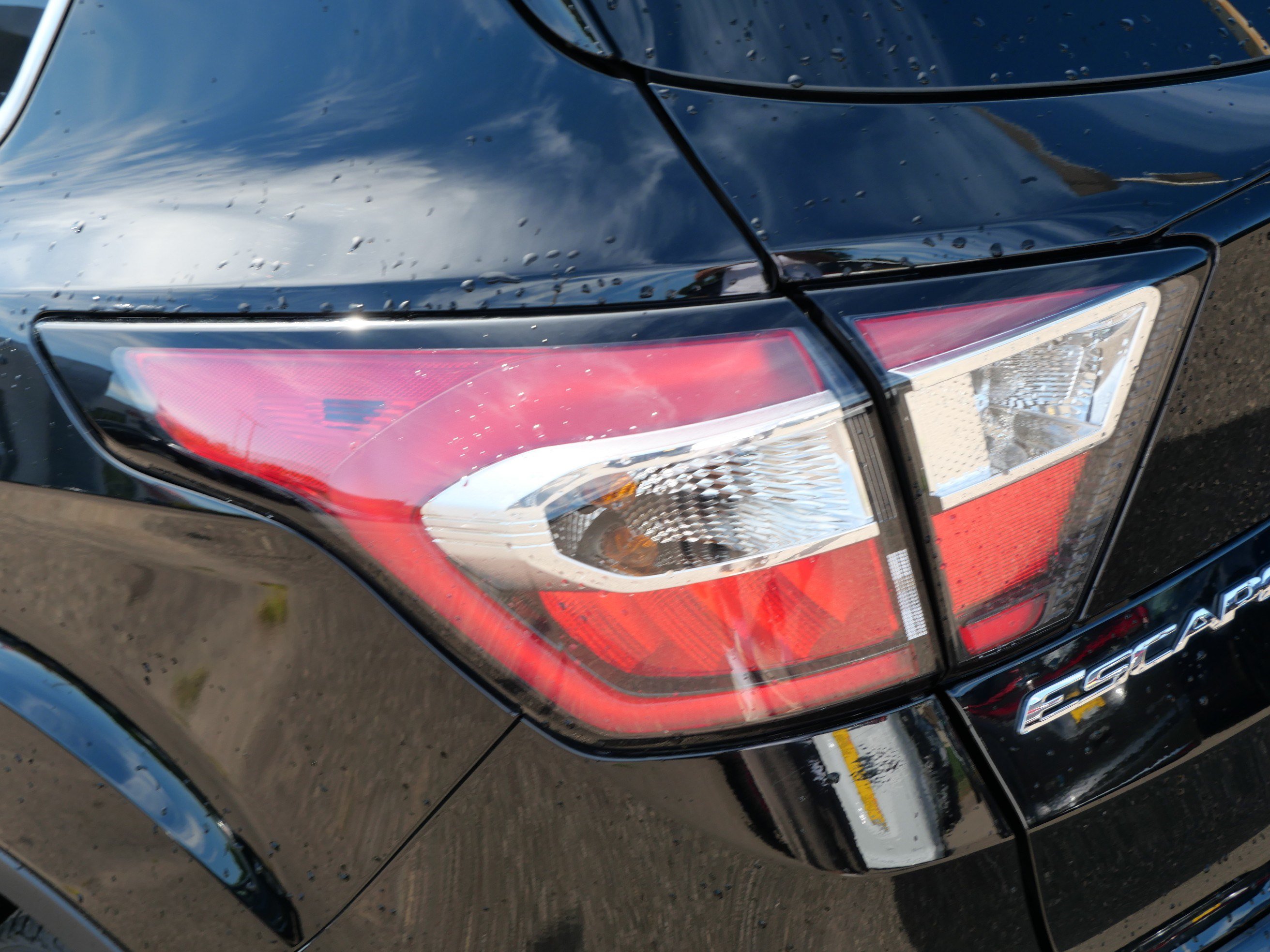 Certified 2017 Ford Escape SE w/ Equipment Group 201A AWD/4WD image 17