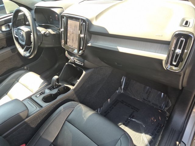 Used 2025 Volvo XC40 B5 Core AWD/4WD image 35