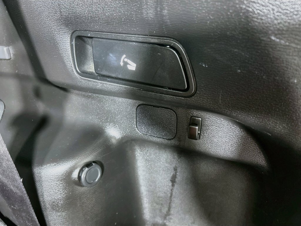Used 2024 Mitsubishi Outlander AWD image 39