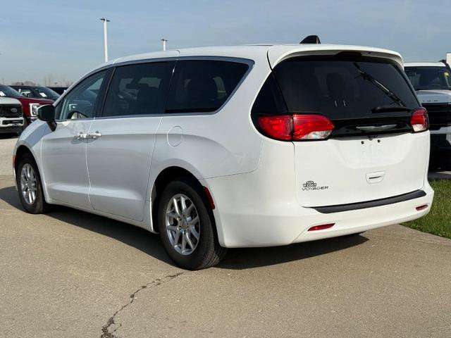 Used 2022 Chrysler Voyager LX video 3