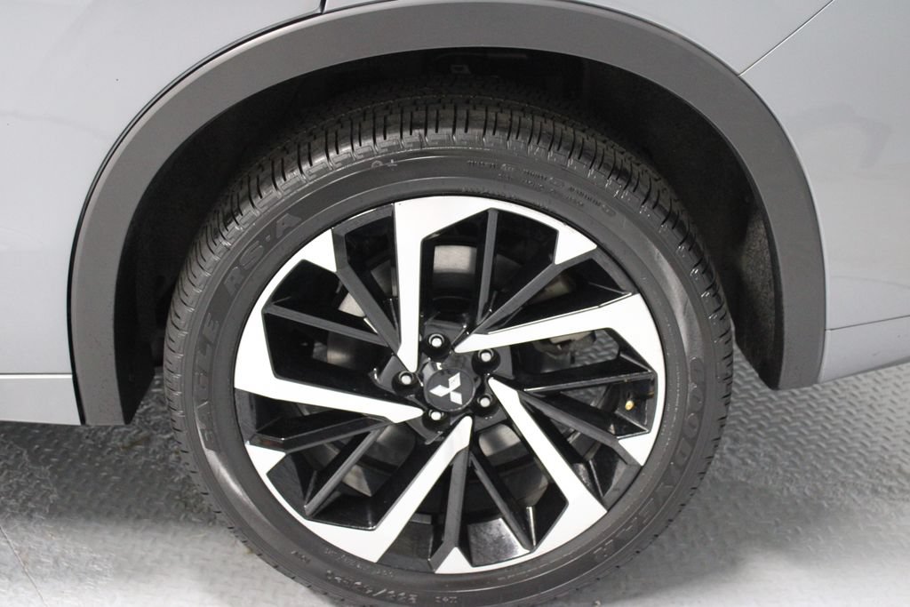 Used 2023 Mitsubishi Outlander SEL AWD/4WD image 18